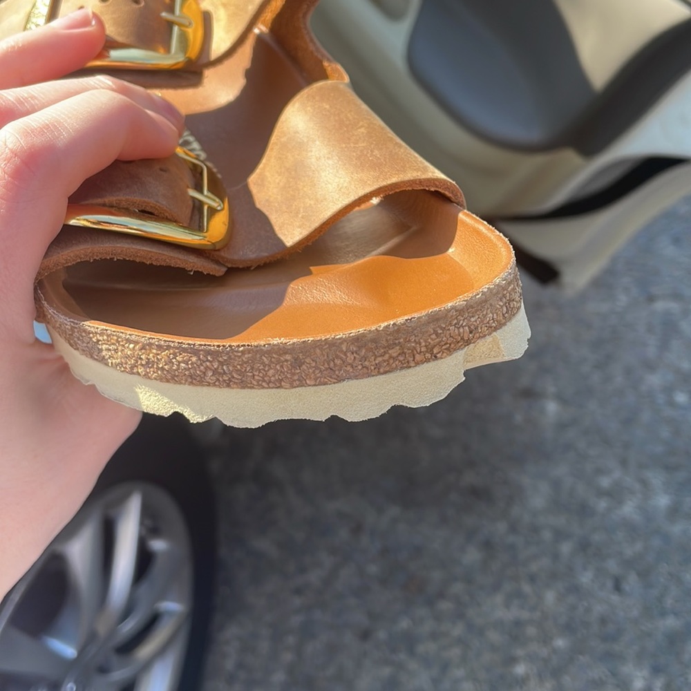 Piece/Chunk Missing From Birkenstock! - image 2